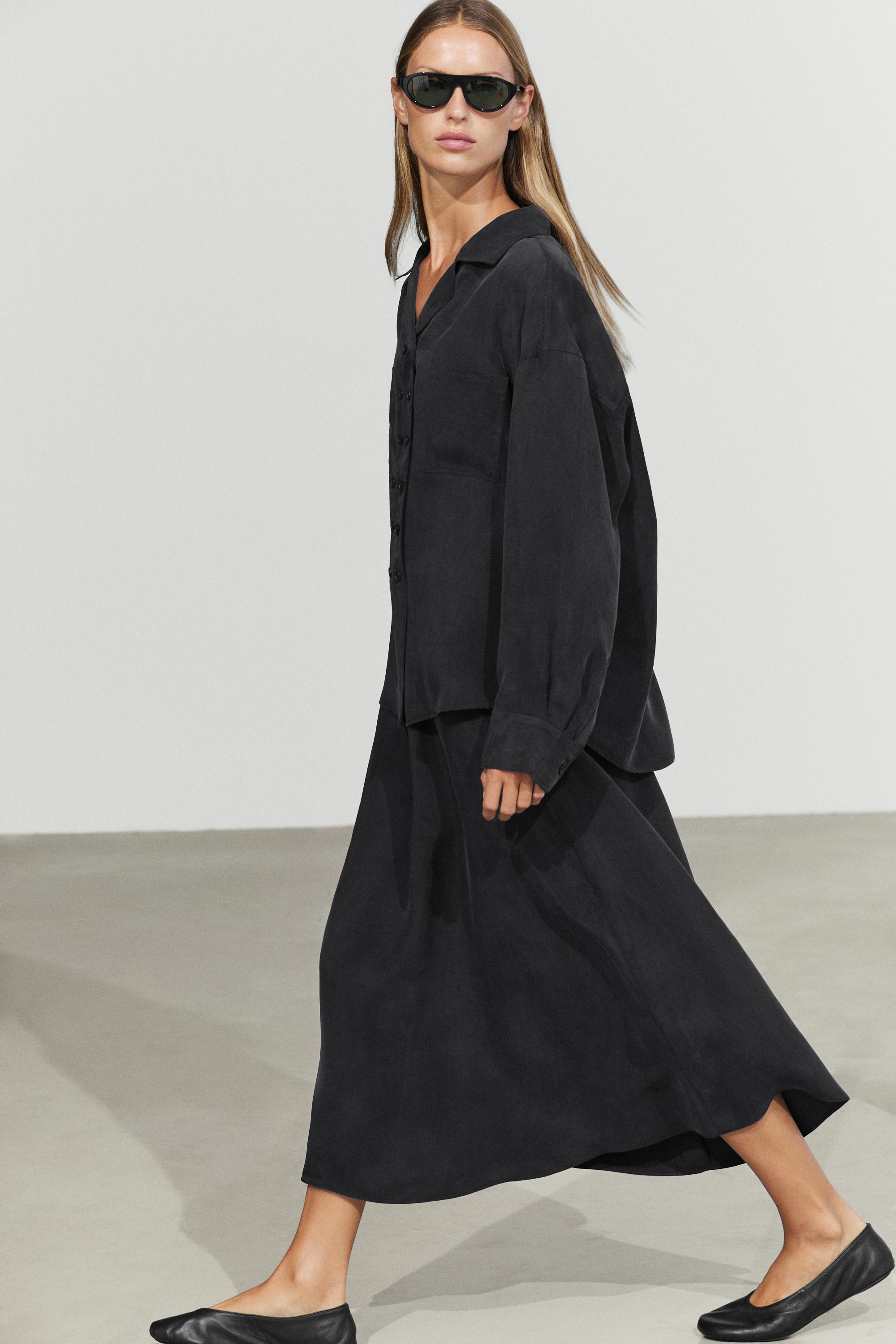 Voluminous midi skirt